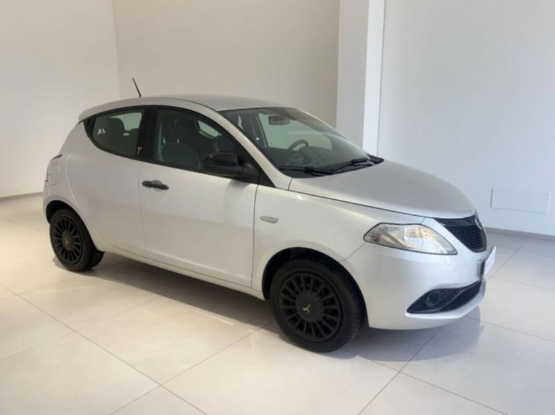 Lancia Ypsilon 1.2 69 CV 5 porte Gold