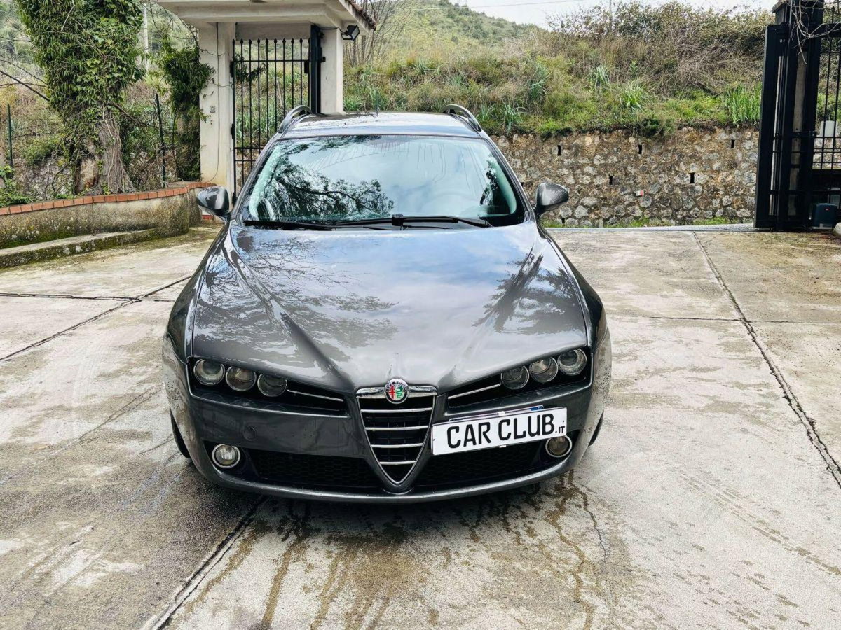 Alfa Romeo 159 SportWagon 1.9 JTDm 16V Sportwagon Distinctive (2)
