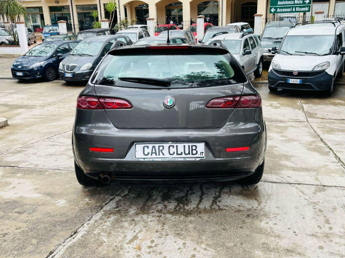 Alfa Romeo 159 SportWagon 1.9 JTDm 16V Sportwagon Distinctive (5)