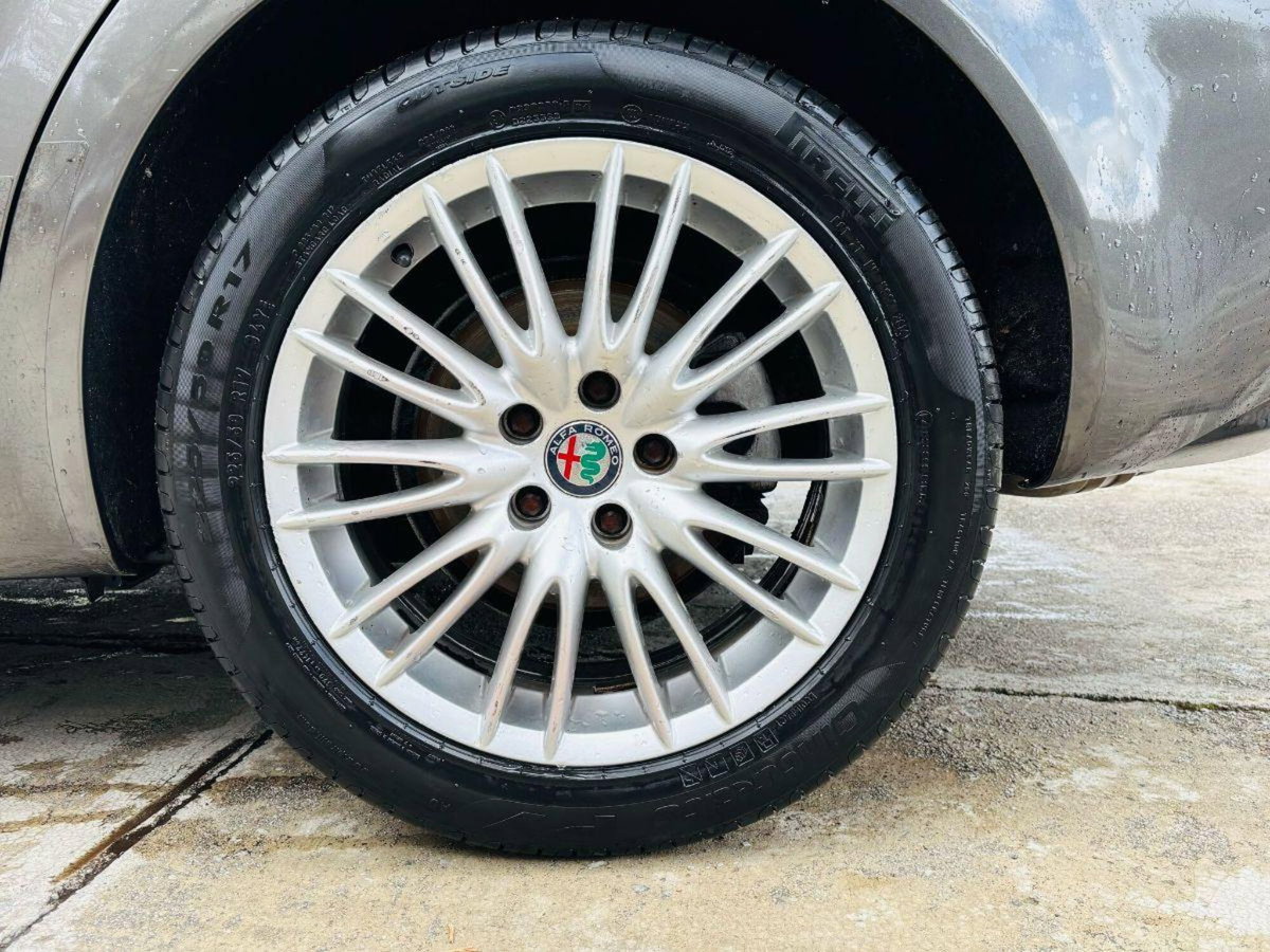 Alfa Romeo 159 SportWagon 1.9 JTDm 16V Sportwagon Distinctive (7)