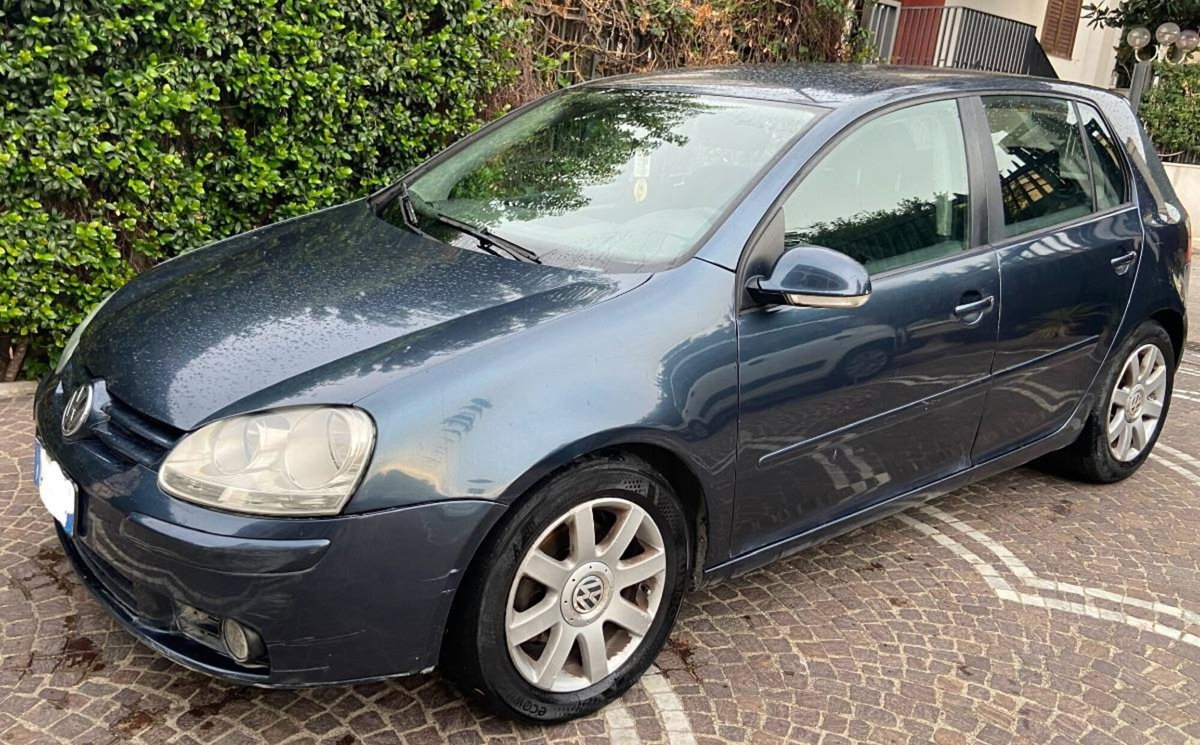 Volkswagen Golf 2.0 16V TDI 4mot. 5p. Sportline (2)