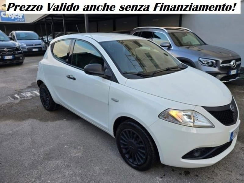 Lancia Ypsilon 1.0 FireFly 5 porte S&S Hybrid Ecochic Silver