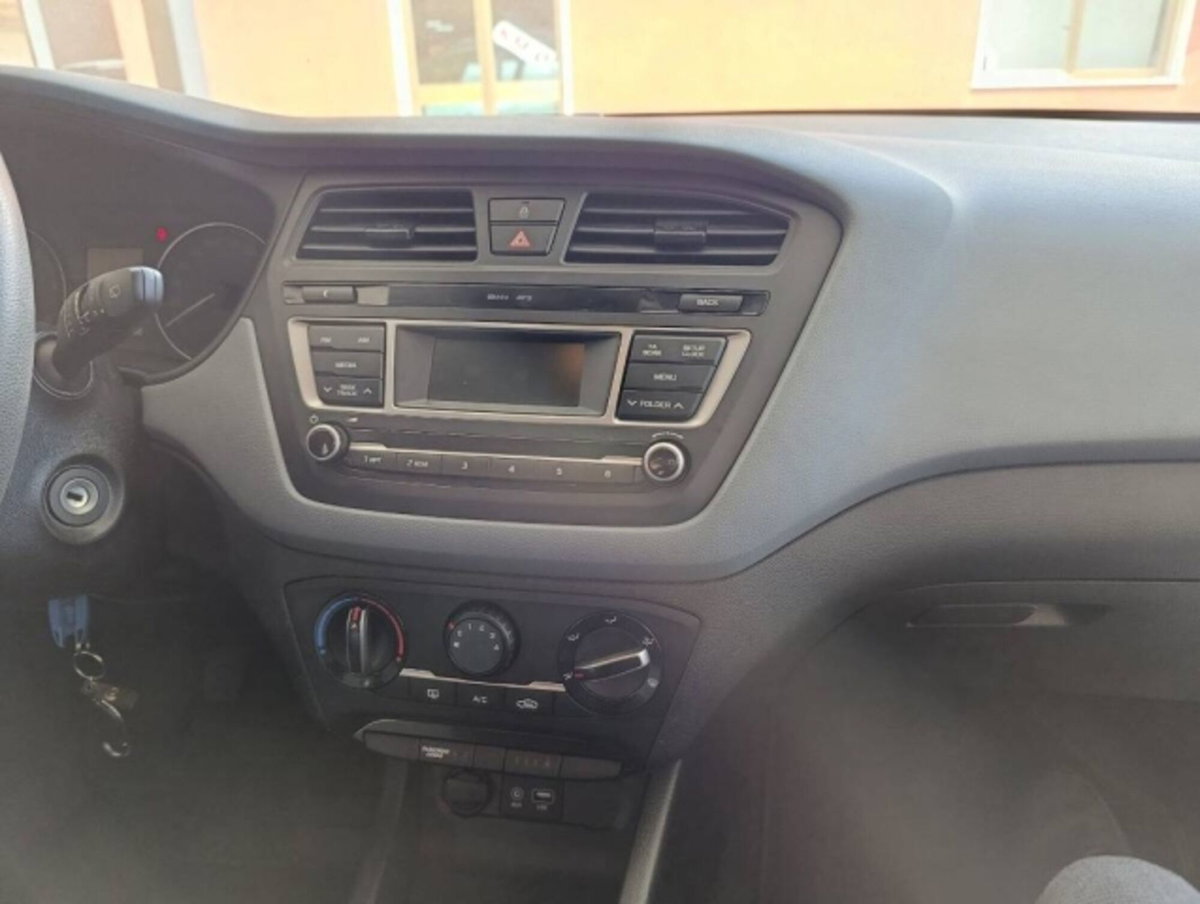 Hyundai i20 1.1 CRDi 12V 5 porte Style (11)