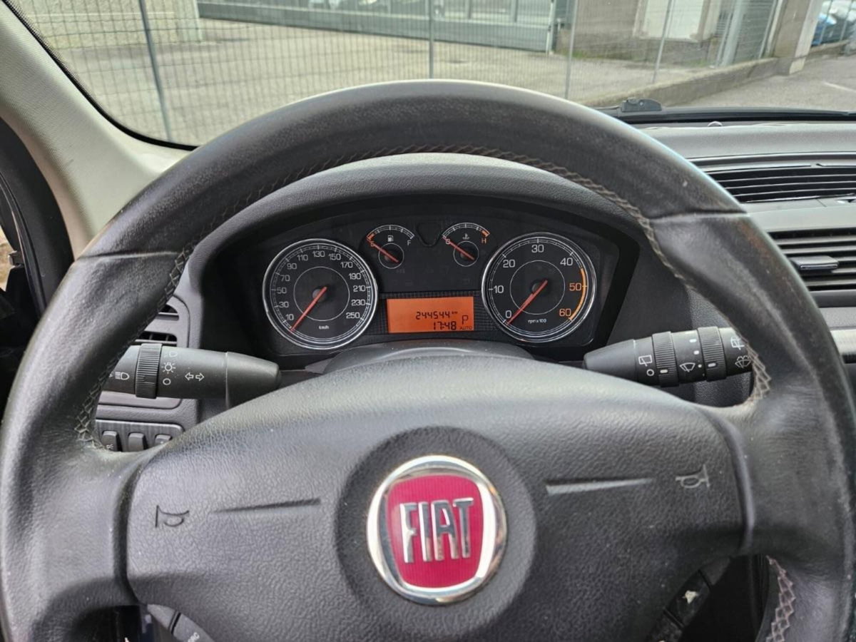 Fiat Croma 1.9 Multijet 16V Emotion (8)