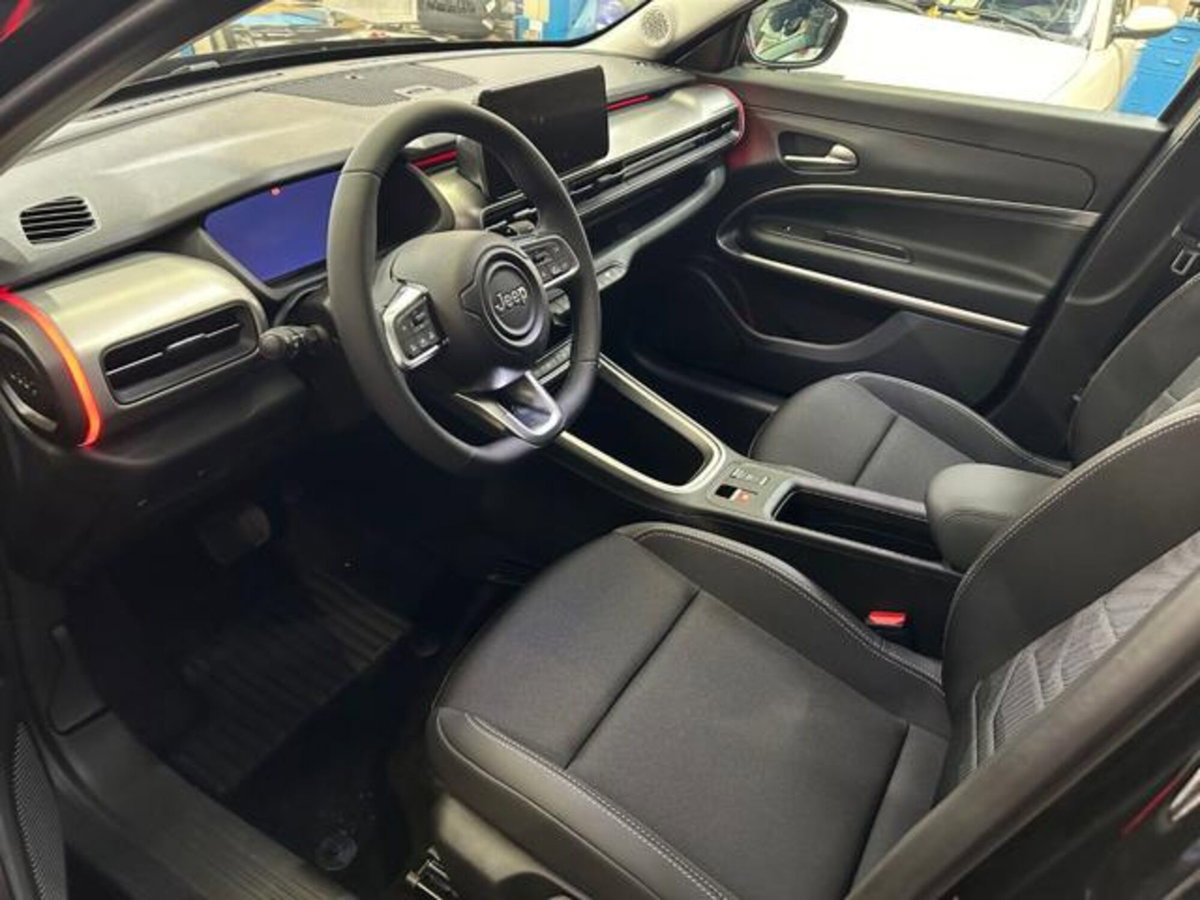 Jeep Avenger 1.2 turbo Summit fwd 100cv (8)