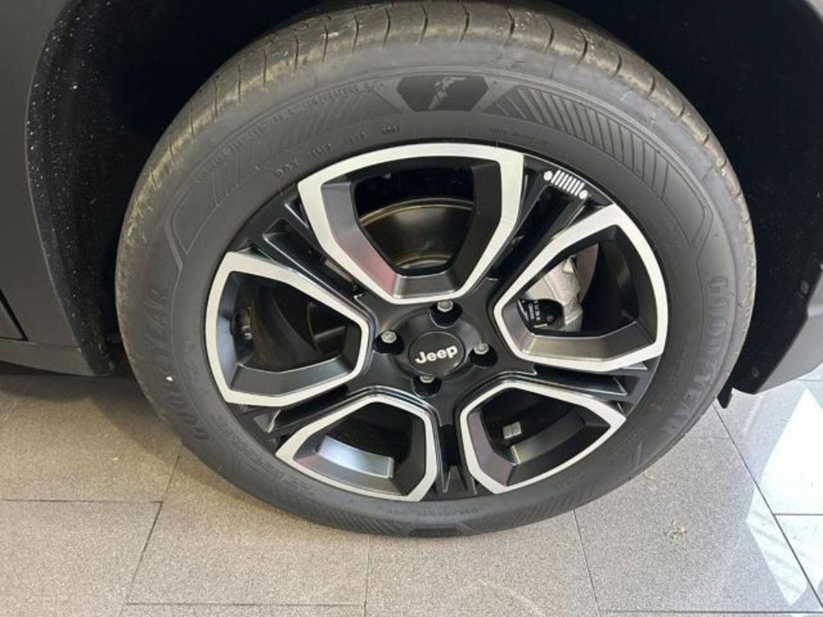 Jeep Avenger 1.2 turbo Summit fwd 100cv (7)