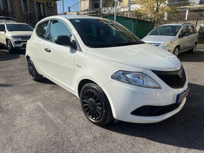 Lancia Ypsilon 1.0 FireFly 5 porte S&S Hybrid Ecochic Gold usata