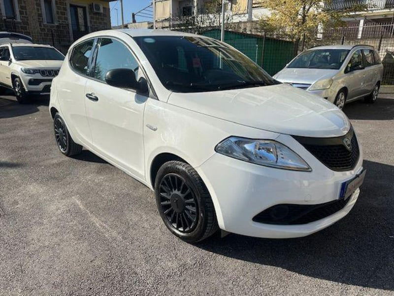 Lancia Ypsilon 1.0 FireFly 5 porte S&S Hybrid Ecochic Gold