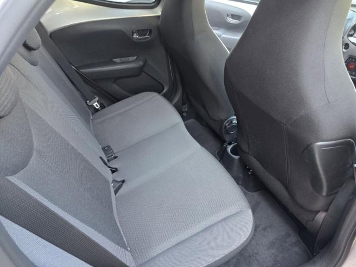 Toyota Aygo Connect 1.0 VVT-i 72 CV 5 porte x-play (10)
