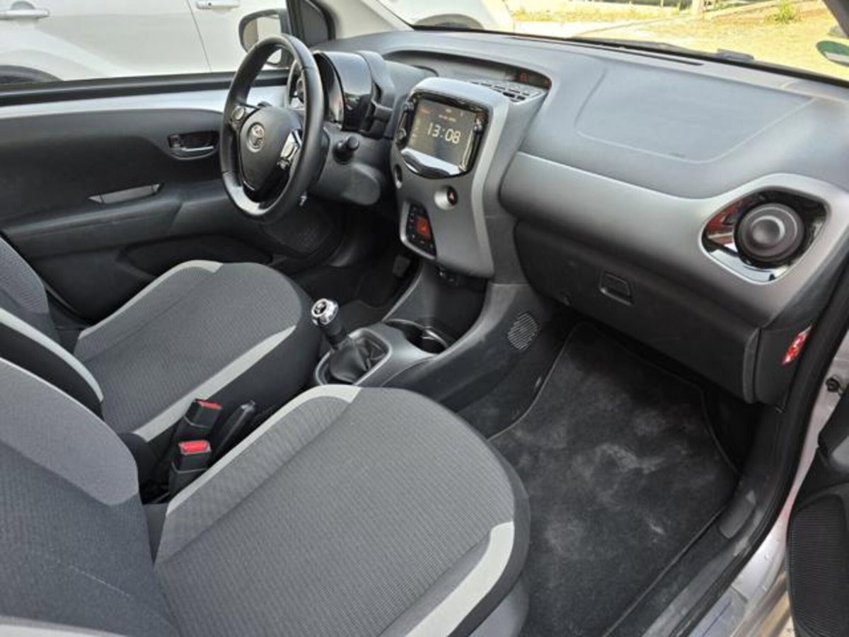 Toyota Aygo Connect 1.0 VVT-i 72 CV 5 porte x-play (11)