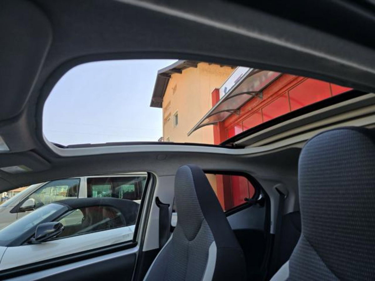 Toyota Aygo Connect 1.0 VVT-i 72 CV 5 porte x-play (15)