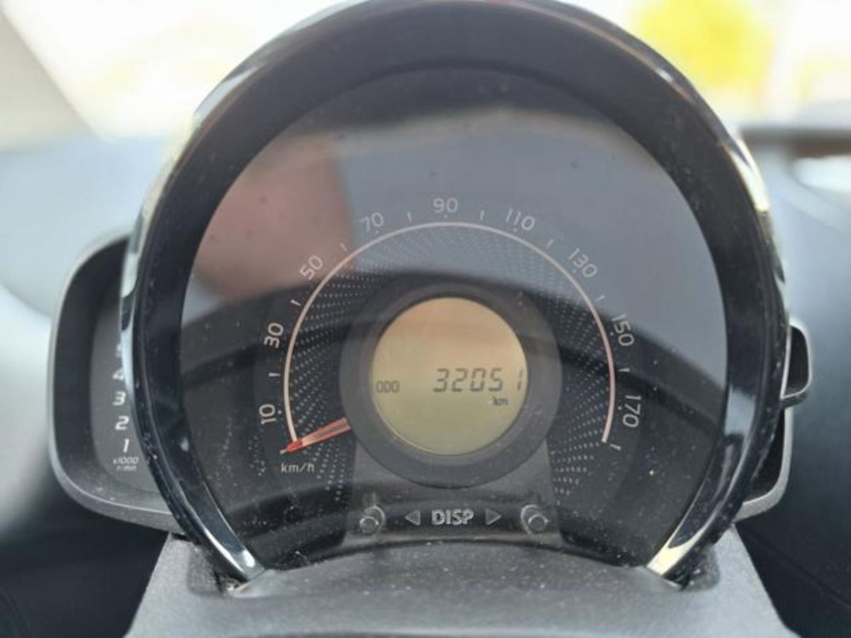 Toyota Aygo Connect 1.0 VVT-i 72 CV 5 porte x-play (16)