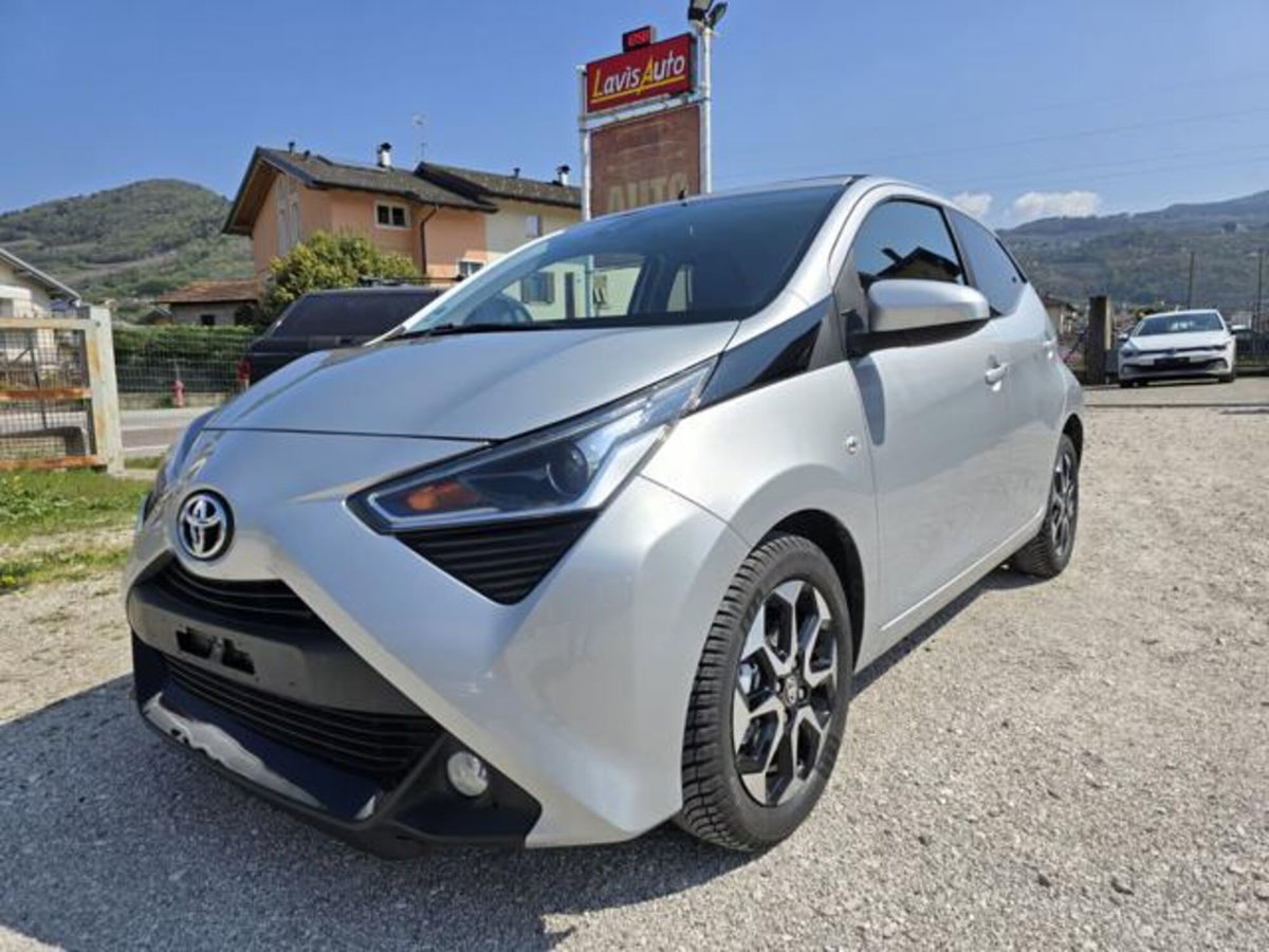 Toyota Aygo Connect 1.0 VVT-i 72 CV 5 porte x-play (2)