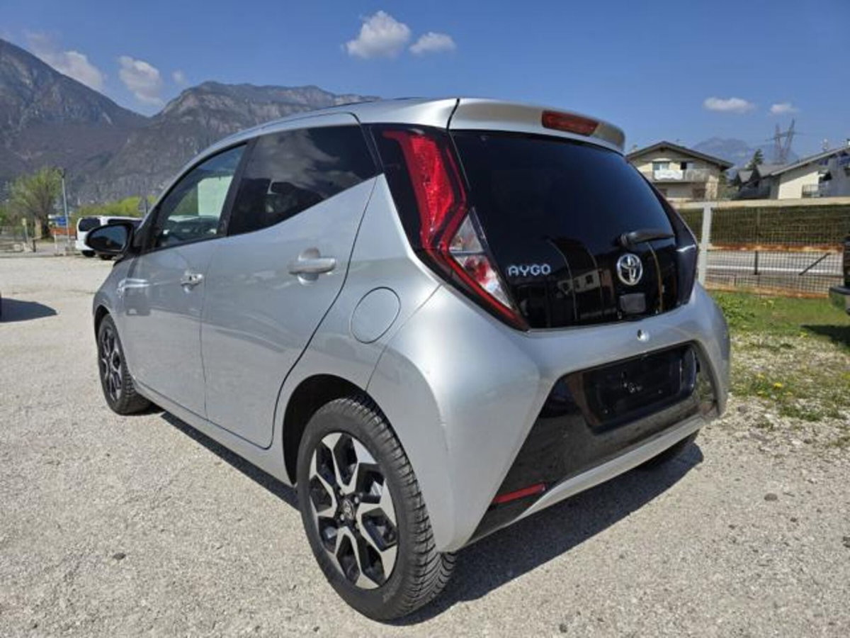 Toyota Aygo Connect 1.0 VVT-i 72 CV 5 porte x-play (3)