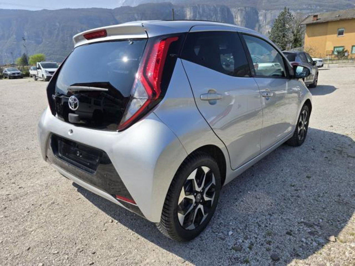 Toyota Aygo Connect 1.0 VVT-i 72 CV 5 porte x-play (4)