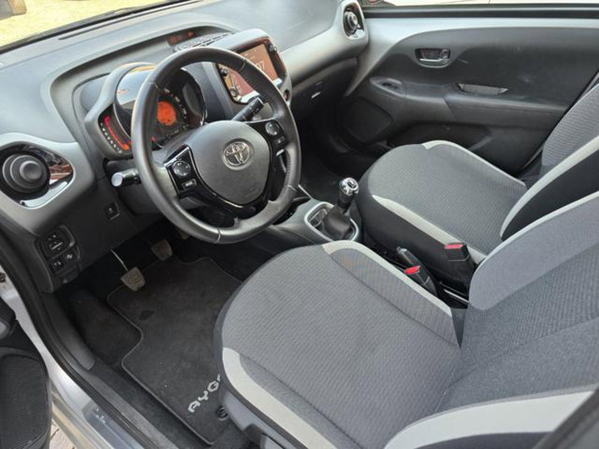 Toyota Aygo Connect 1.0 VVT-i 72 CV 5 porte x-play (7)
