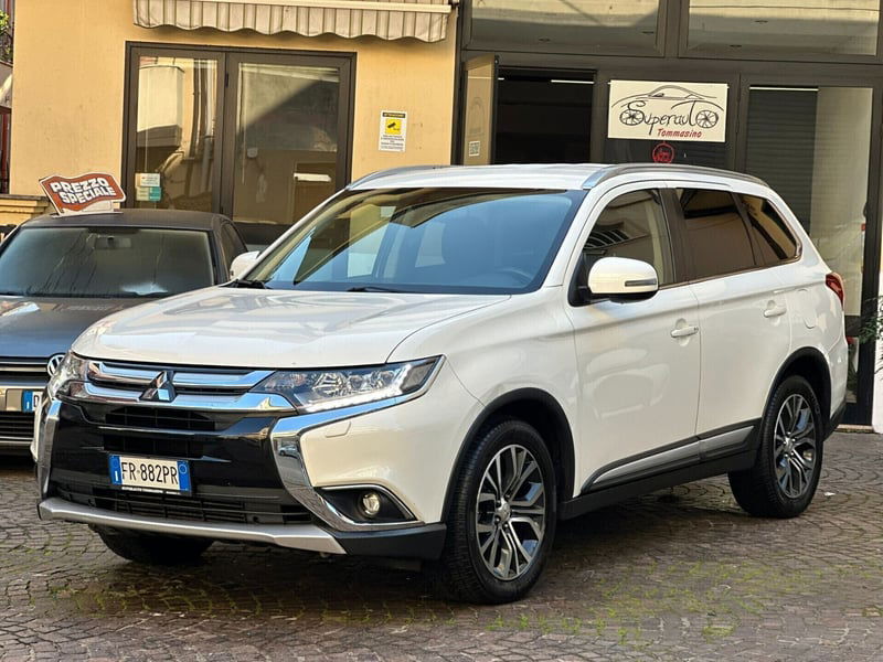 Mitsubishi Outlander 2.2 DI-D 4WD Instyle Plus SDA 7 posti