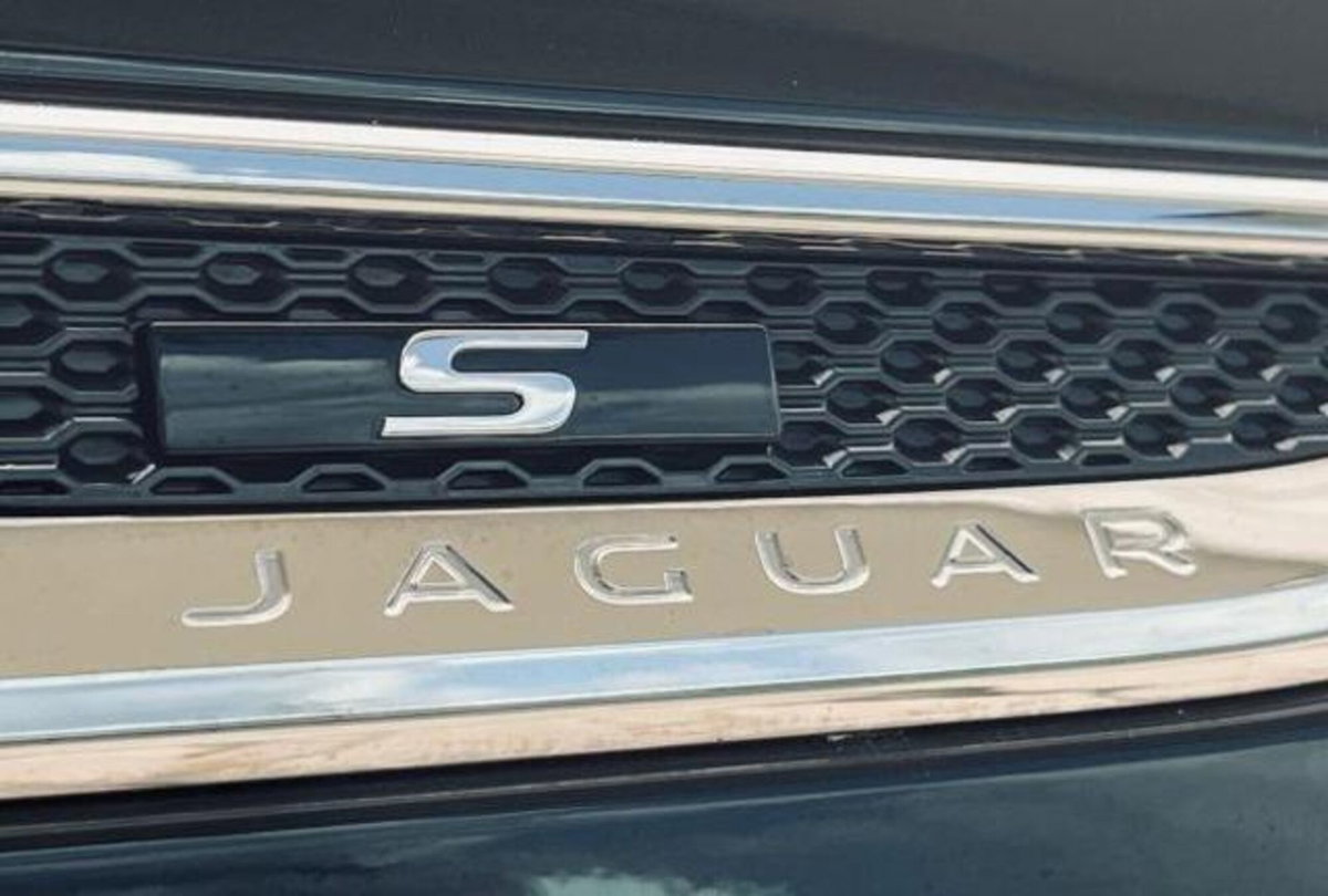 Jaguar E-Pace 2.0D 150 CV AWD S (8)