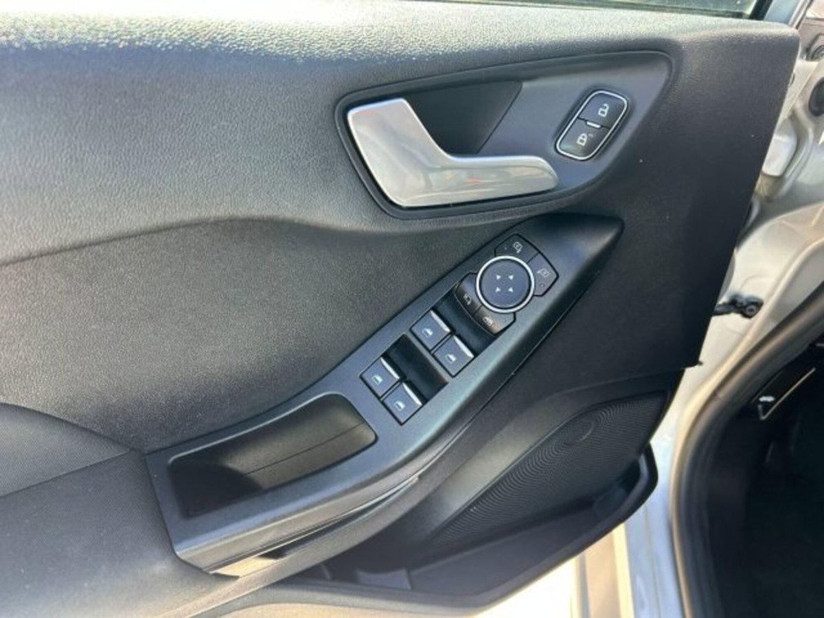 Ford Fiesta 1.5 EcoBlue 5 porte (16)