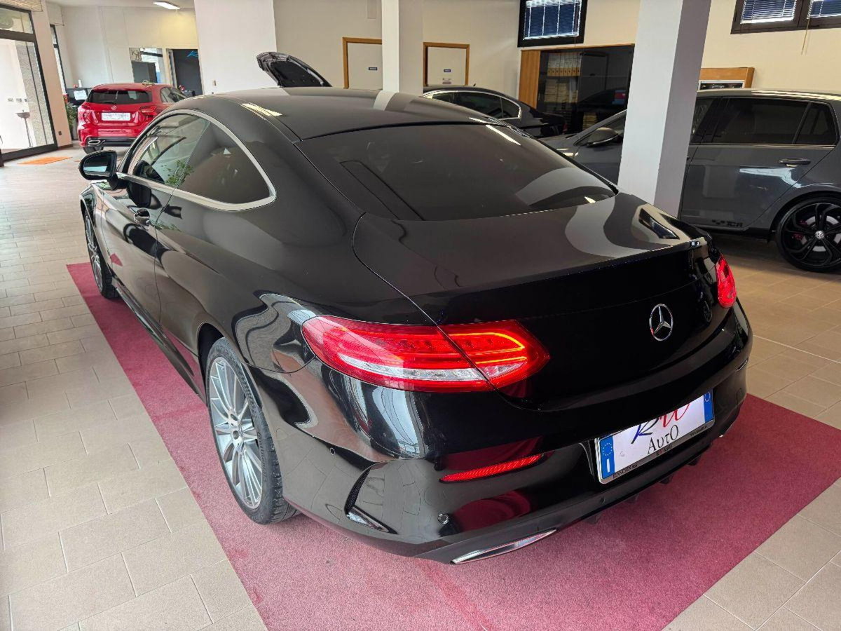 Mercedes-Benz Classe C Coupé 220 d Auto 4Matic Coupé Premium (5)
