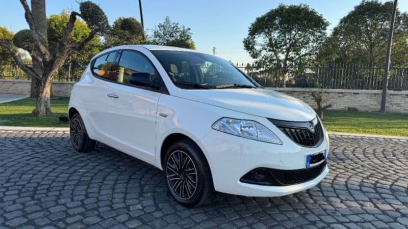 Lancia Ypsilon 1.0 FireFly 5 porte S&S Hybrid Ecochic A. Ferretti