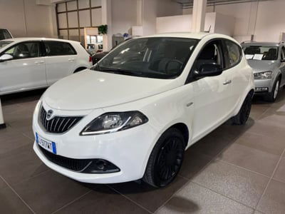 Lancia Ypsilon 1.0 FireFly 5 porte S&S Hybrid Ecochic A. Ferretti usata