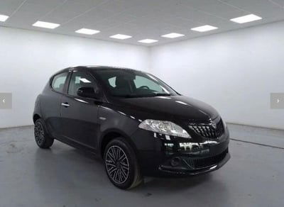 Lancia Ypsilon 1.0 FireFly 5 porte S&S Hybrid Silver Plus nuova