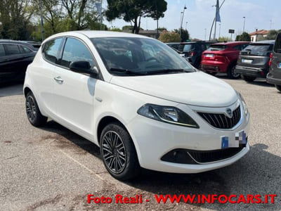 Lancia Ypsilon 1.0 FireFly 5 porte S&S Hybrid Ecochic Gold usata