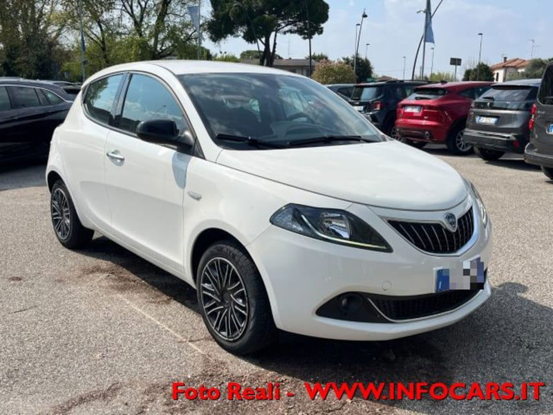 Lancia Ypsilon 1.0 FireFly 5 porte S&S Hybrid Ecochic Gold