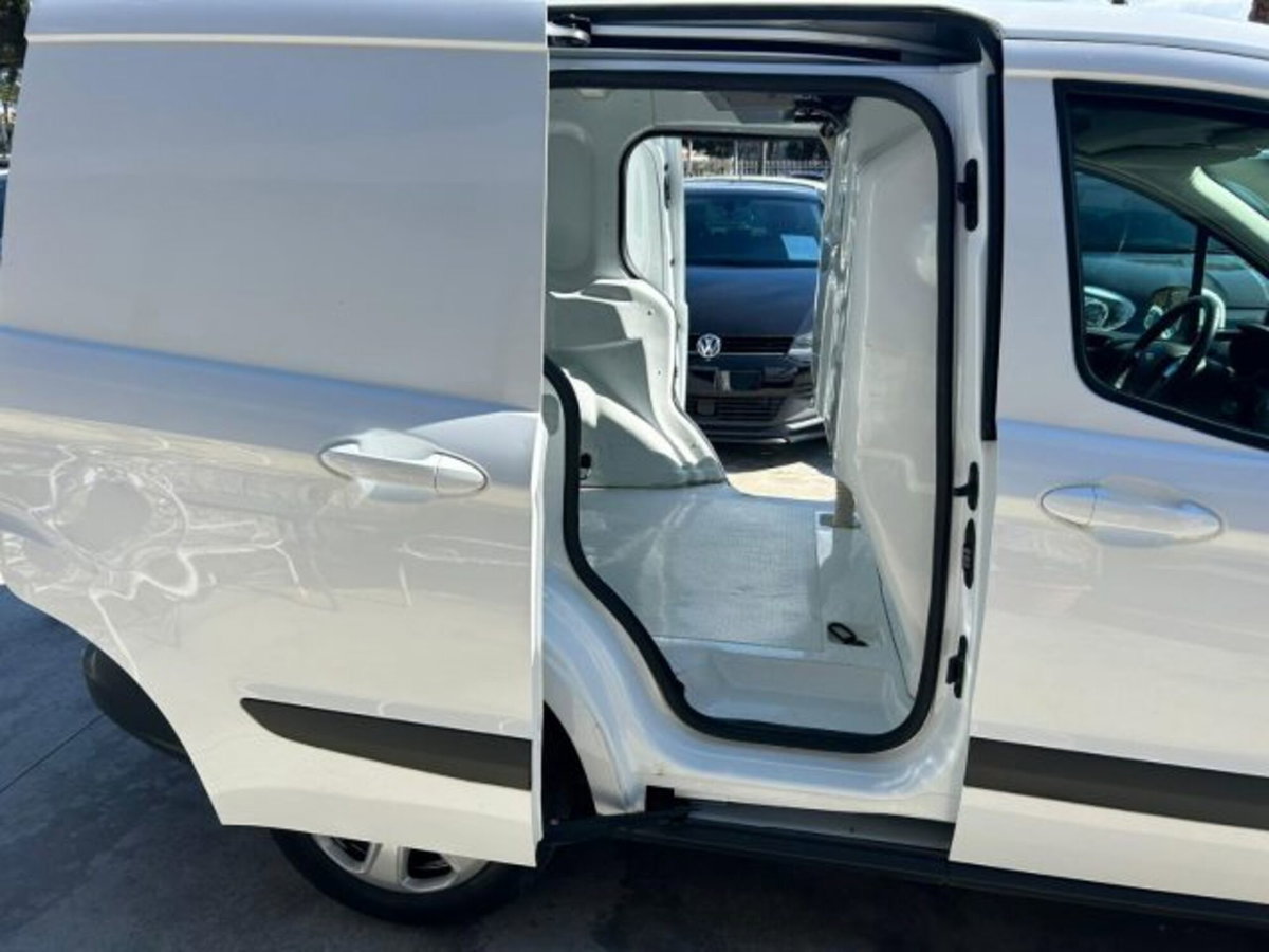 Ford Transit Courier 1.5 TDCi 75CV  Entry (8)