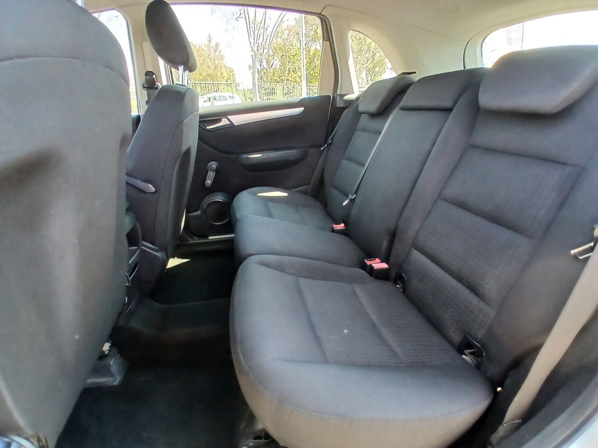 Mercedes-Benz Classe B 180 CDI Sport (11)