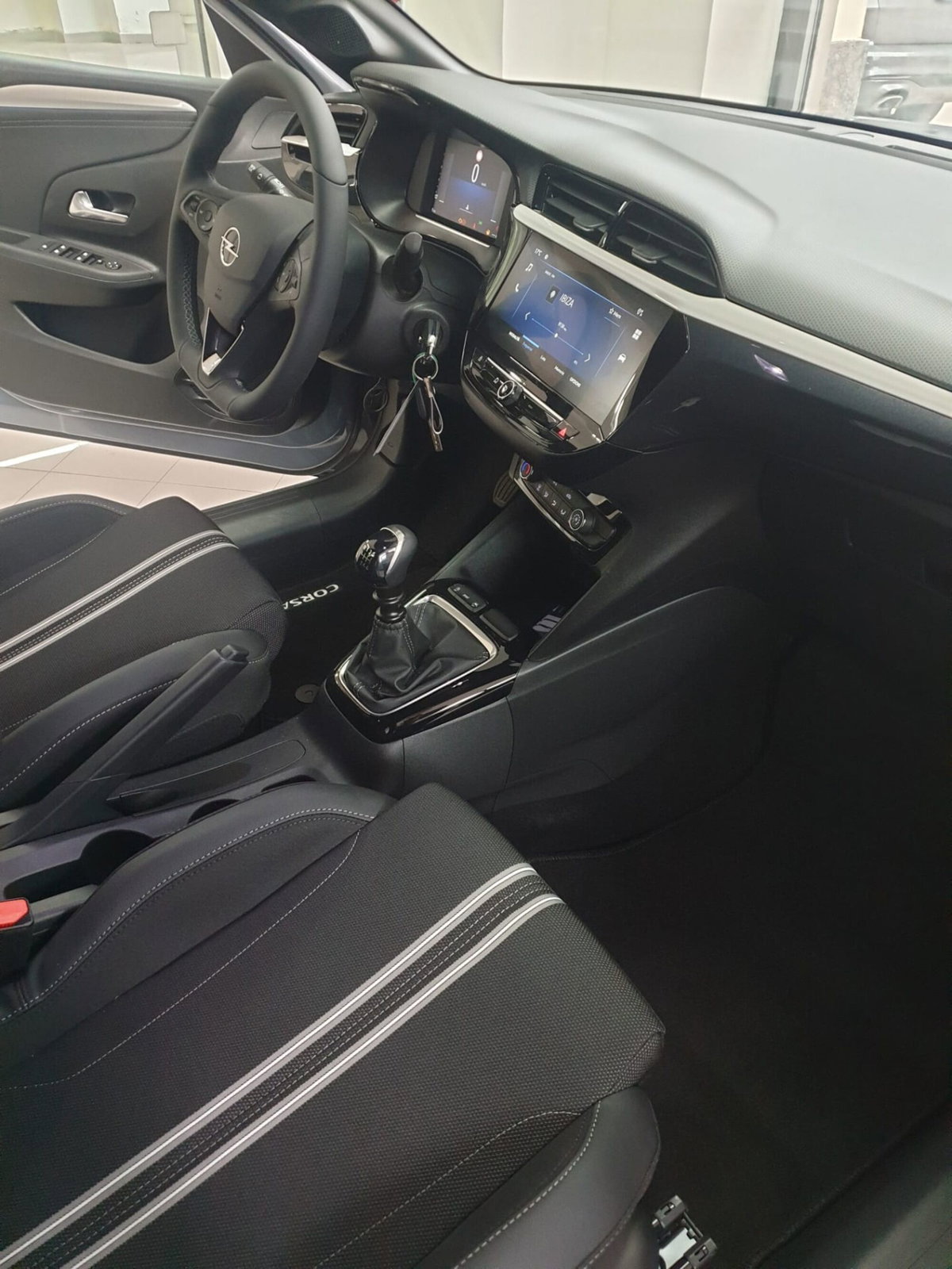 Opel Corsa 1.2 100 CV GS Line (8)