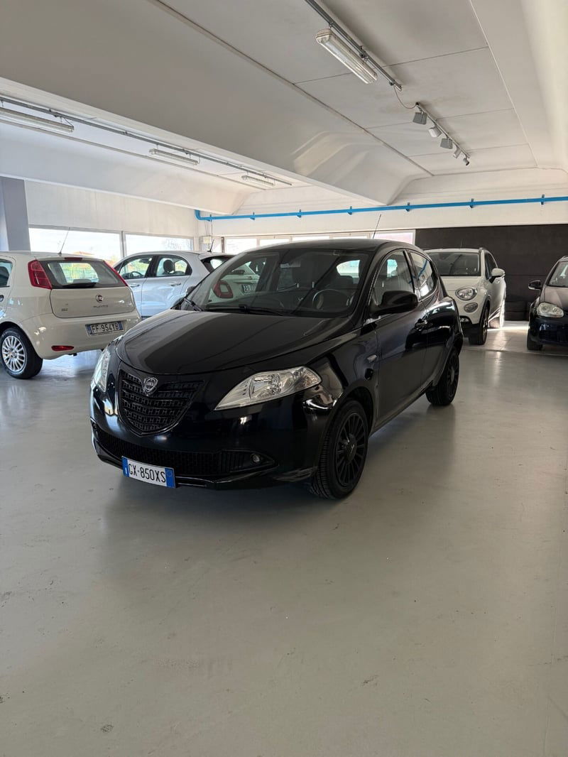 Lancia Ypsilon 1.2 69 CV 5 porte Silver