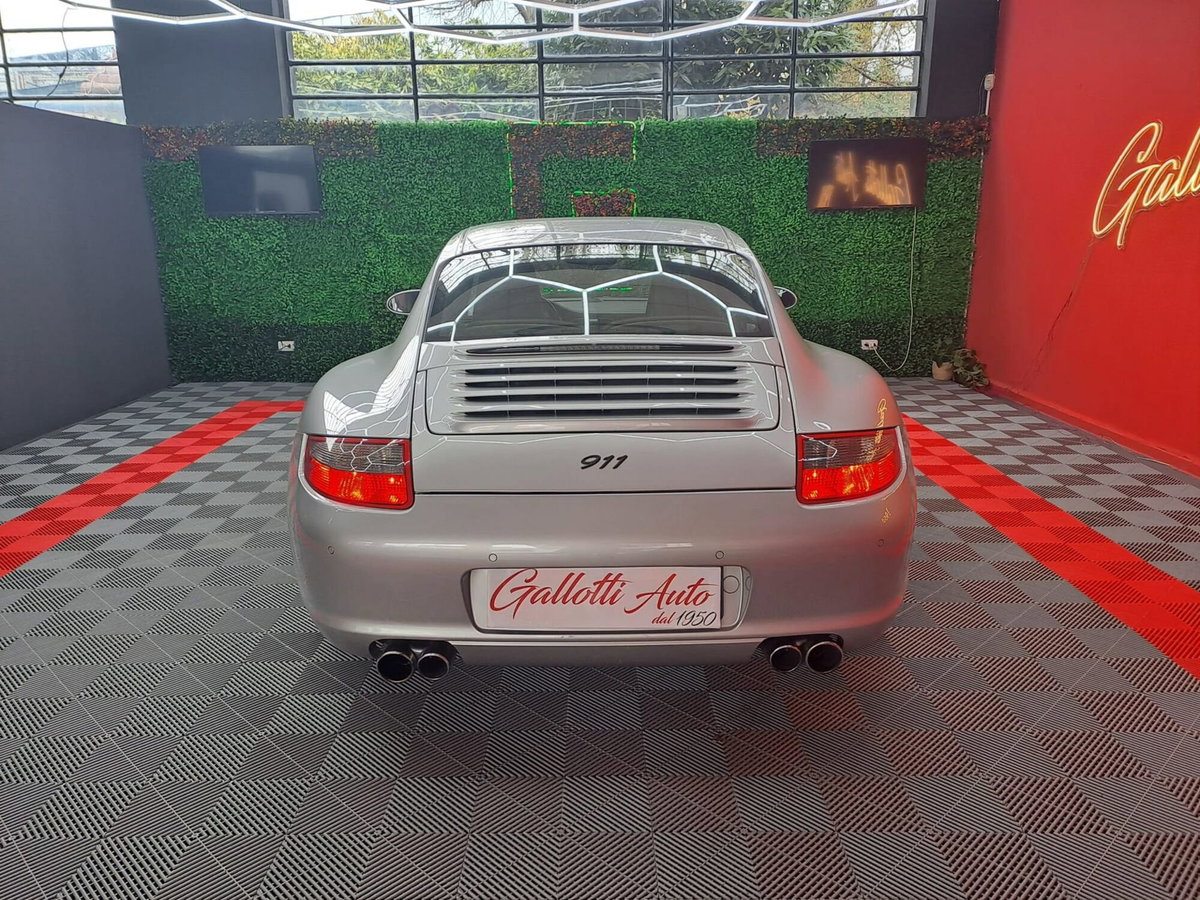Porsche 911 Coupé Carrera 4S (4)