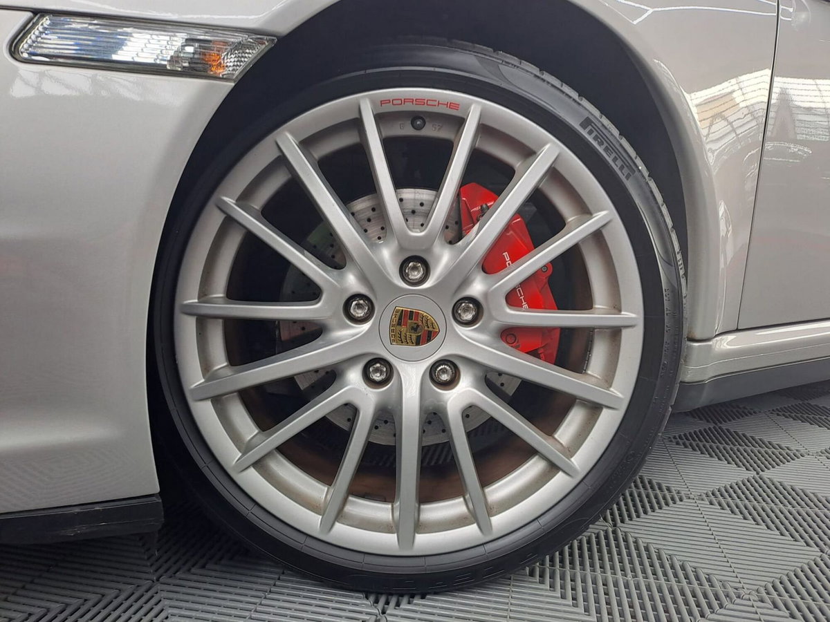Porsche 911 Coupé Carrera 4S (6)