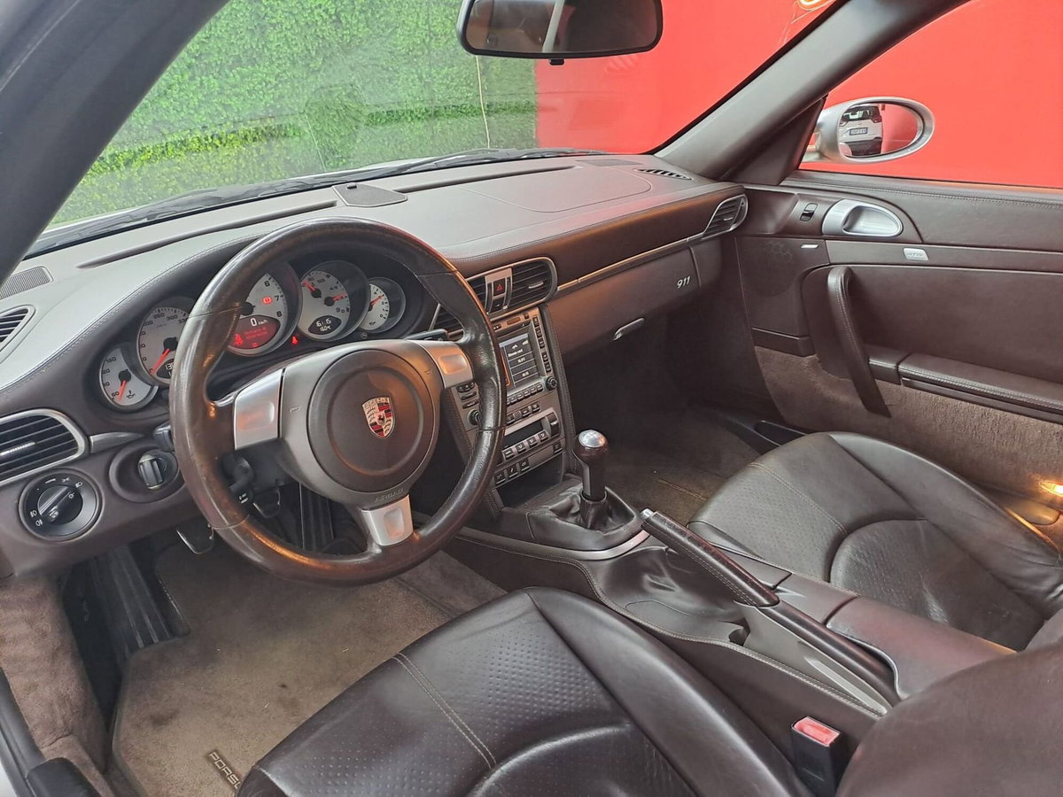 Porsche 911 Coupé Carrera 4S (7)