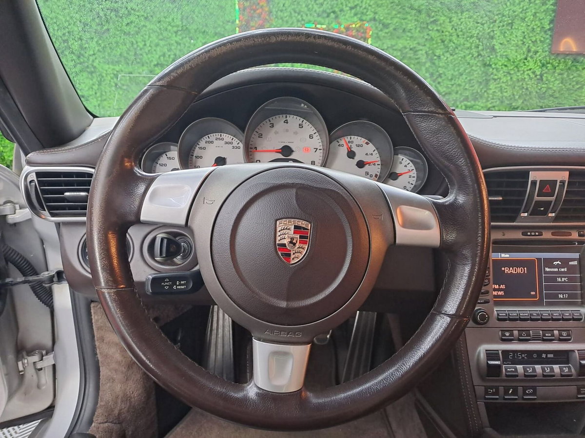 Porsche 911 Coupé Carrera 4S (9)