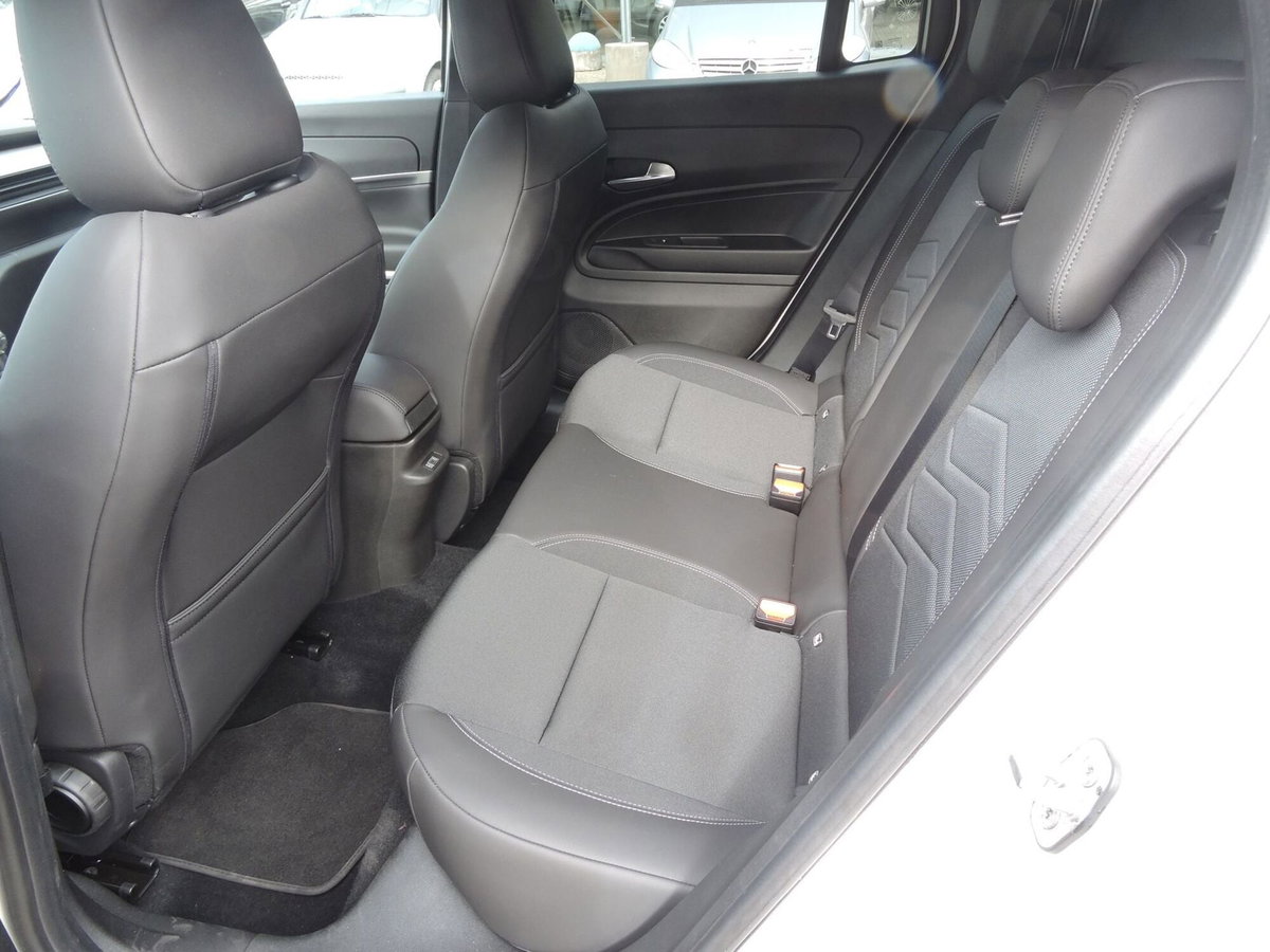 Jeep Avenger 1.2 turbo Summit fwd 100cv (9)