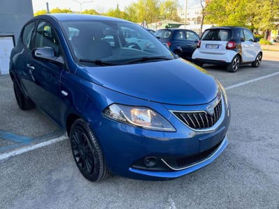 Lancia Ypsilon 1.0 FireFly 5 porte S&S Hybrid Ecochic Silver usata