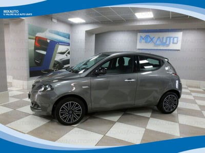 Lancia Ypsilon 1.0 FireFly 5 porte S&S Hybrid Ecochic Gold usata