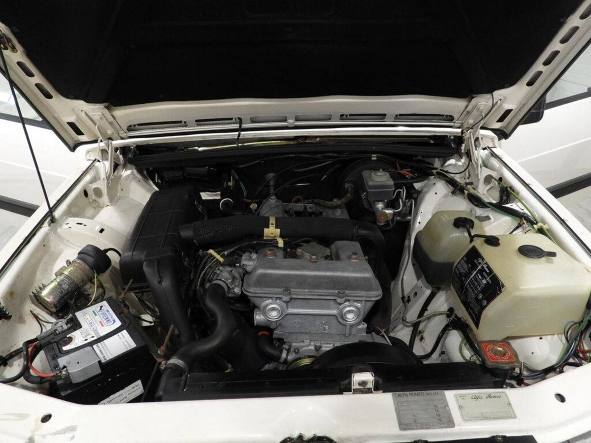 Alfa Romeo Giulietta 1.6 L (10)