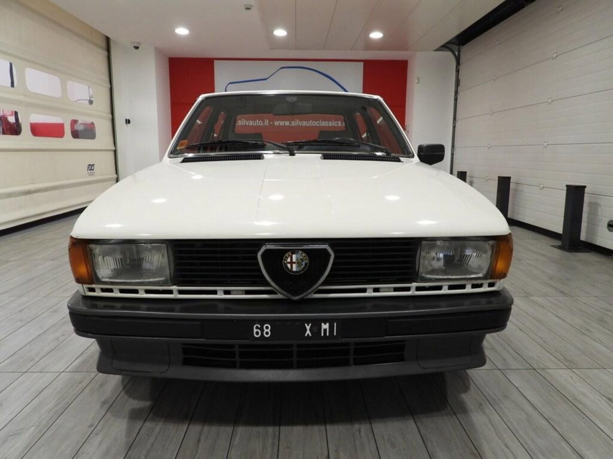 Alfa Romeo Giulietta 1.6 L (2)