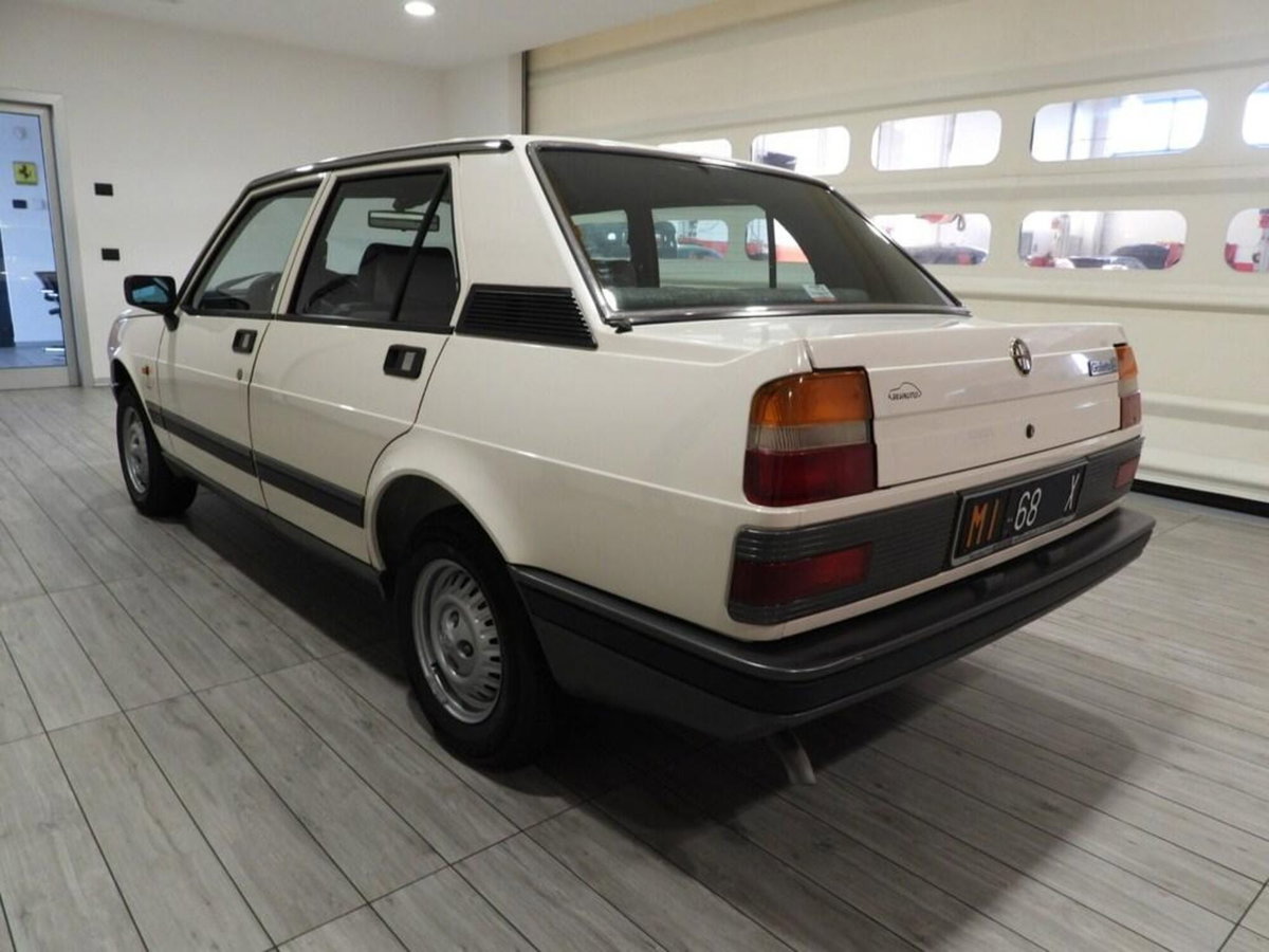 Alfa Romeo Giulietta 1.6 L (3)