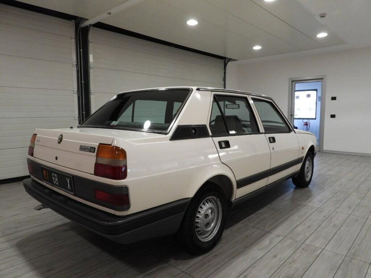 Alfa Romeo Giulietta 1.6 L (4)