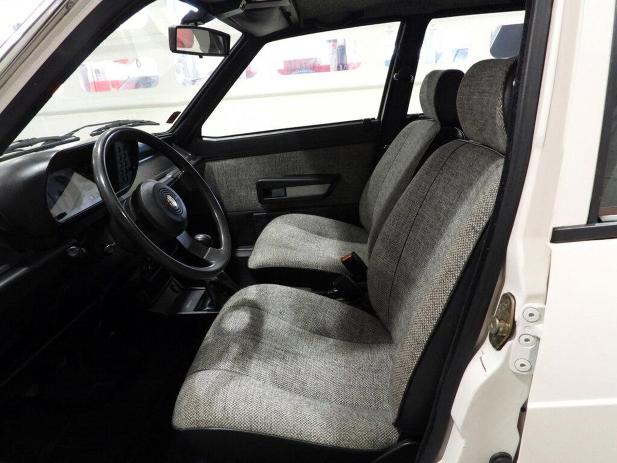 Alfa Romeo Giulietta 1.6 L (5)