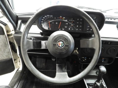 Alfa Romeo Giulietta 1.6 L (6)
