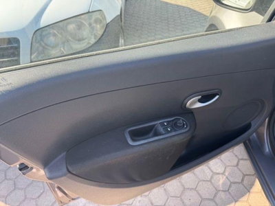 Renault Clio 1.2 16V 5 porte GPL Yahoo! (10)