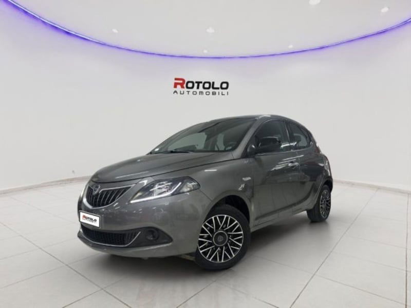 Lancia Ypsilon 1.0 FireFly 5 porte S&S Hybrid Ecochic Silver