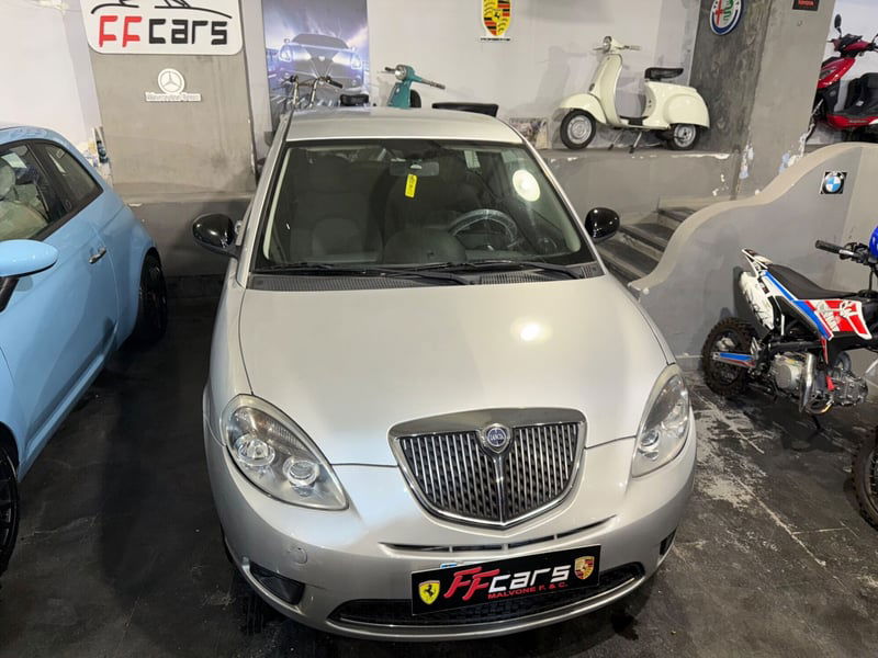 Lancia Ypsilon 1.3 MJT 75 CV Unyca