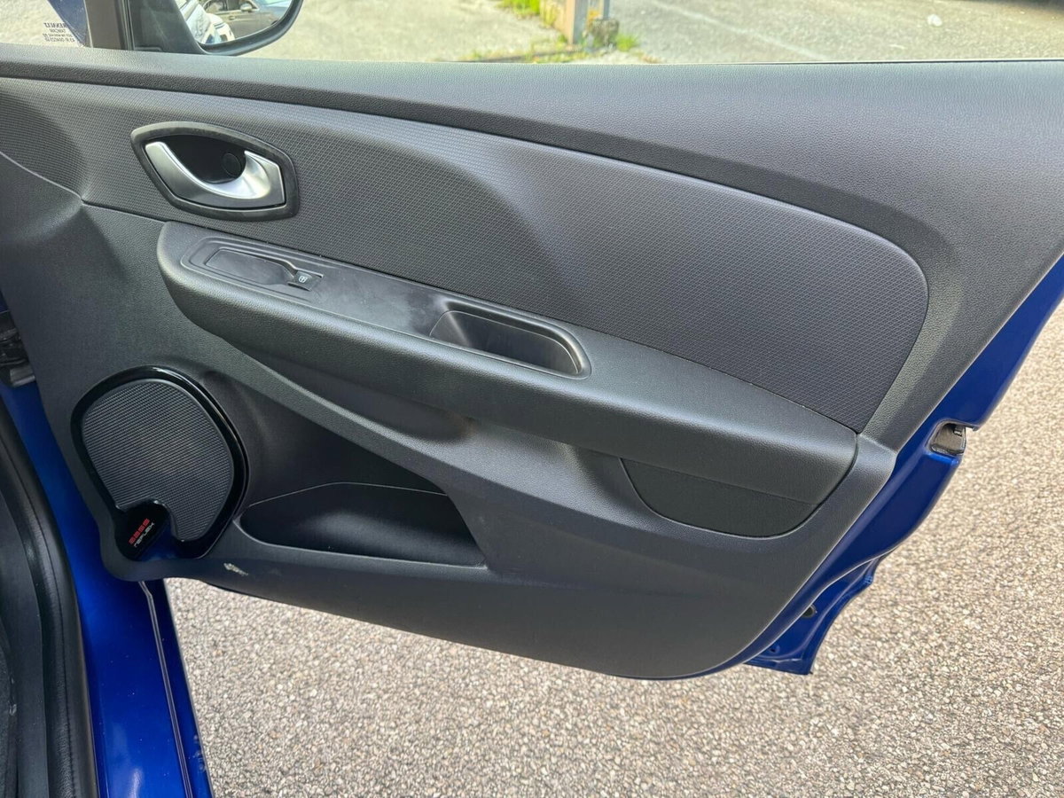 Renault Clio 1.5 dCi 75CV 5 porte Confort (10)